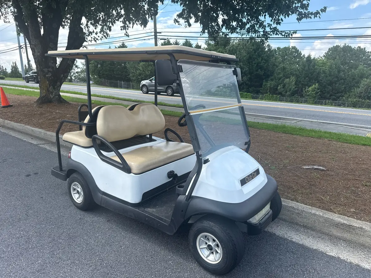 2005 Club Car Precedent Electric photo 1