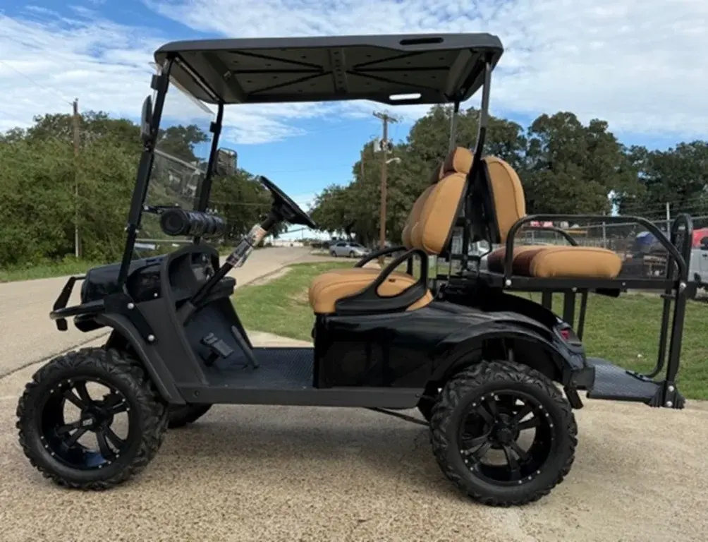 2011 E-Z-GO TXT photo 2
