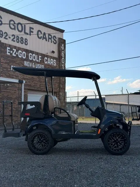 2027 E-Z-GO Liberty LSV photo 2