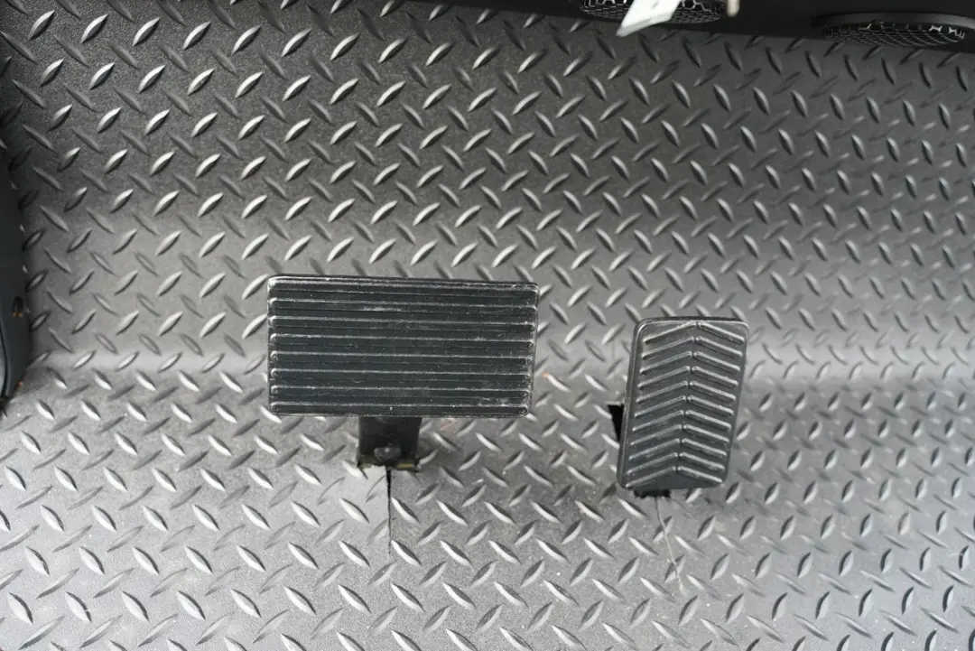 2025 Edge-EV Lux F4 photo 16