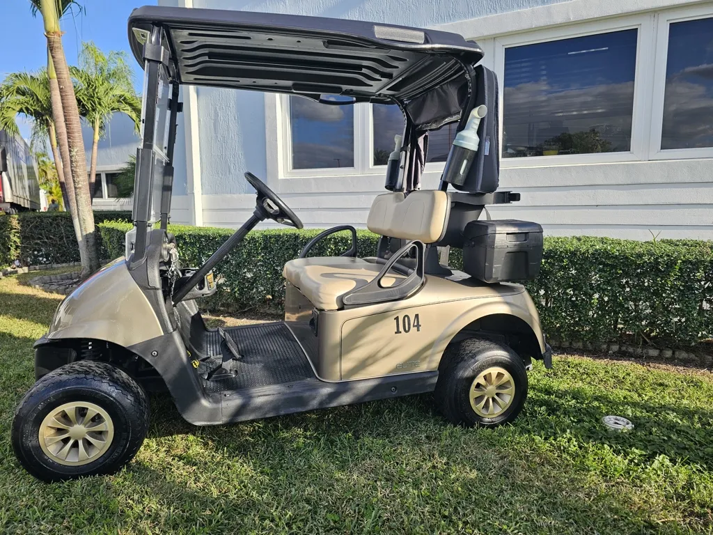 2021 E-Z-GO RXV ELiTE Lithium photo 3