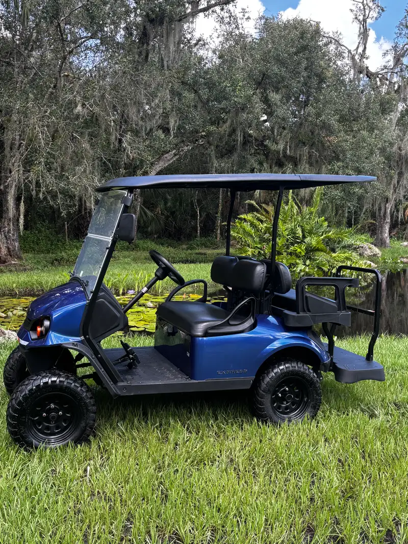 2025 E-Z-GO Express Gas, S4 photo 7