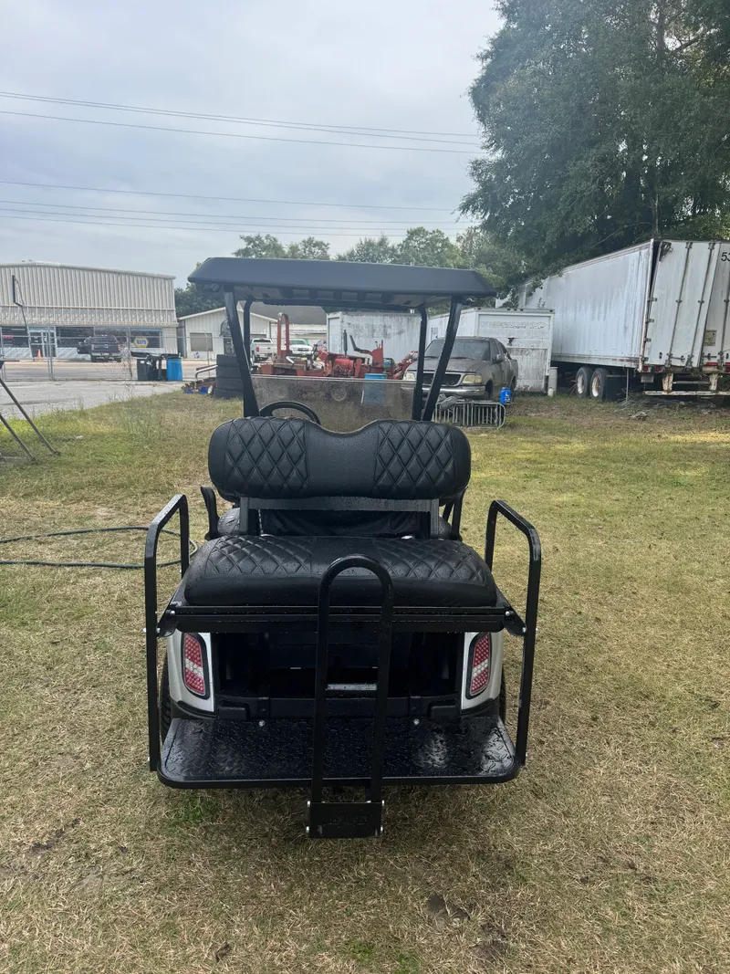 2023 E-Z-GO RXV Gas photo 3