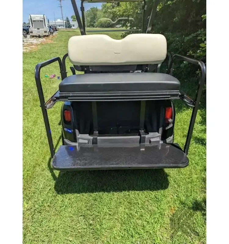 2018 E-Z-GO RXV photo 4