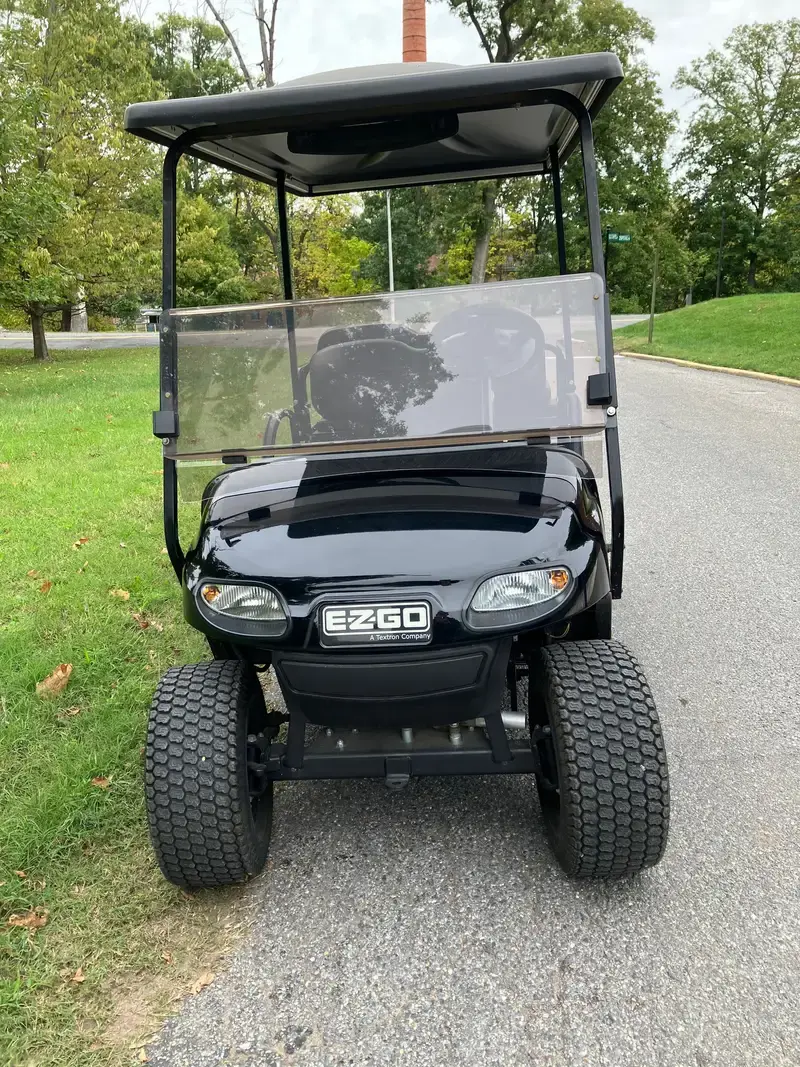 2022 E-Z-GO Valor 48V Electric photo 1