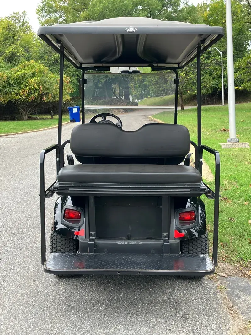 2022 E-Z-GO Valor 48V Electric photo 4