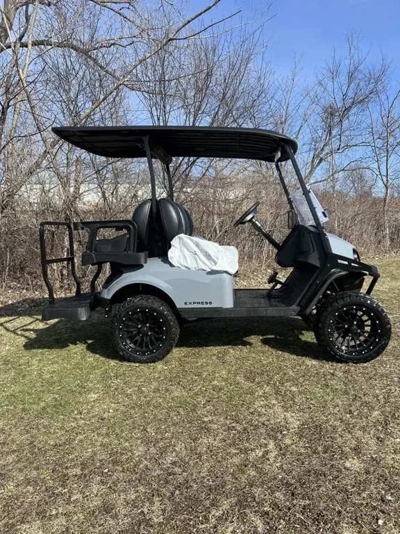 2026 E-Z-GO Express photo 1
