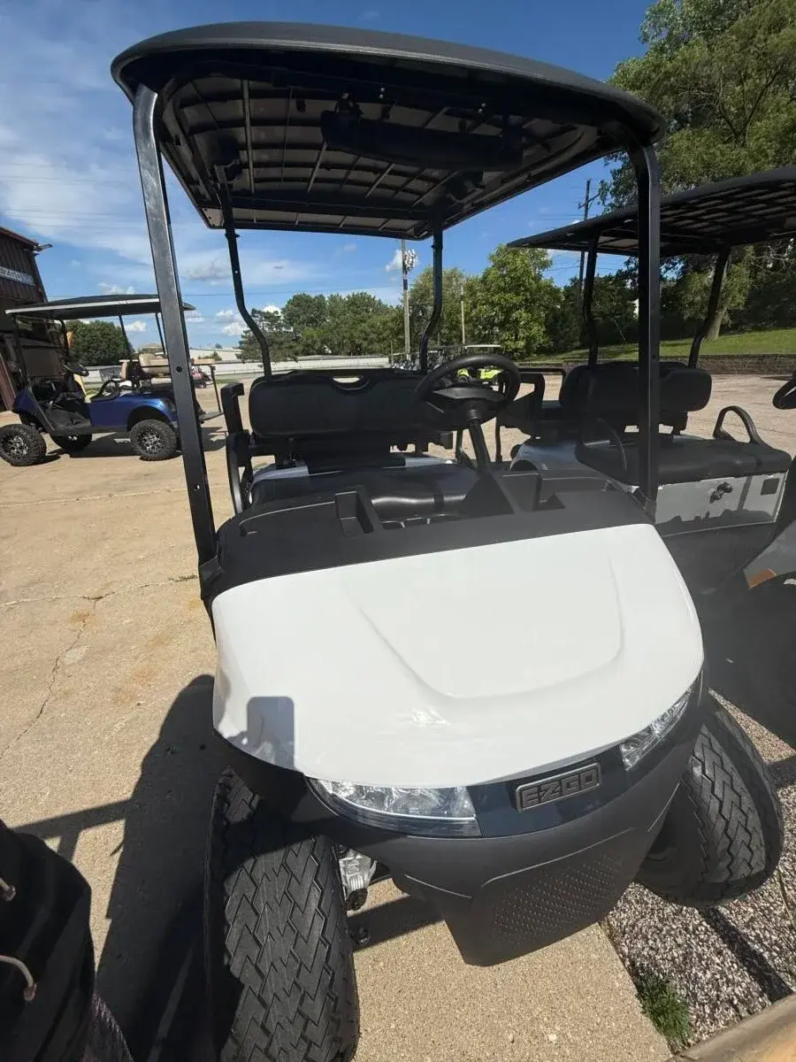 2026 E-Z-GO Valor 4 Passenger photo 1