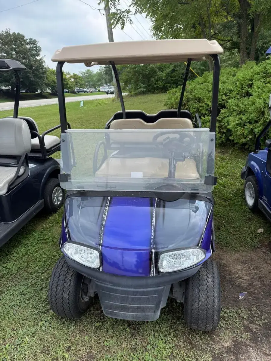 2021 E-Z-GO RXV photo 1