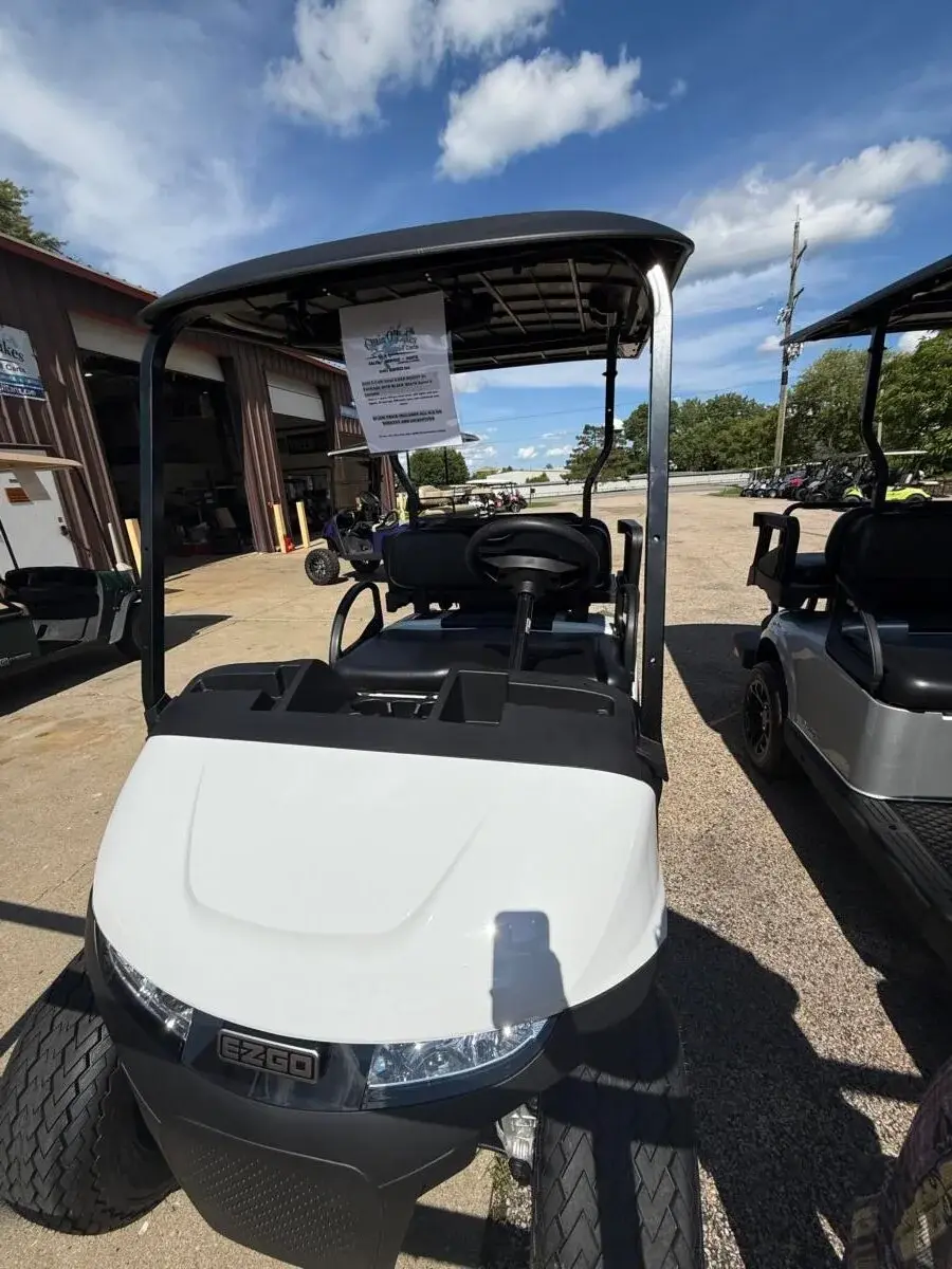 2026 E-Z-GO Valor 4 Passenger photo 1