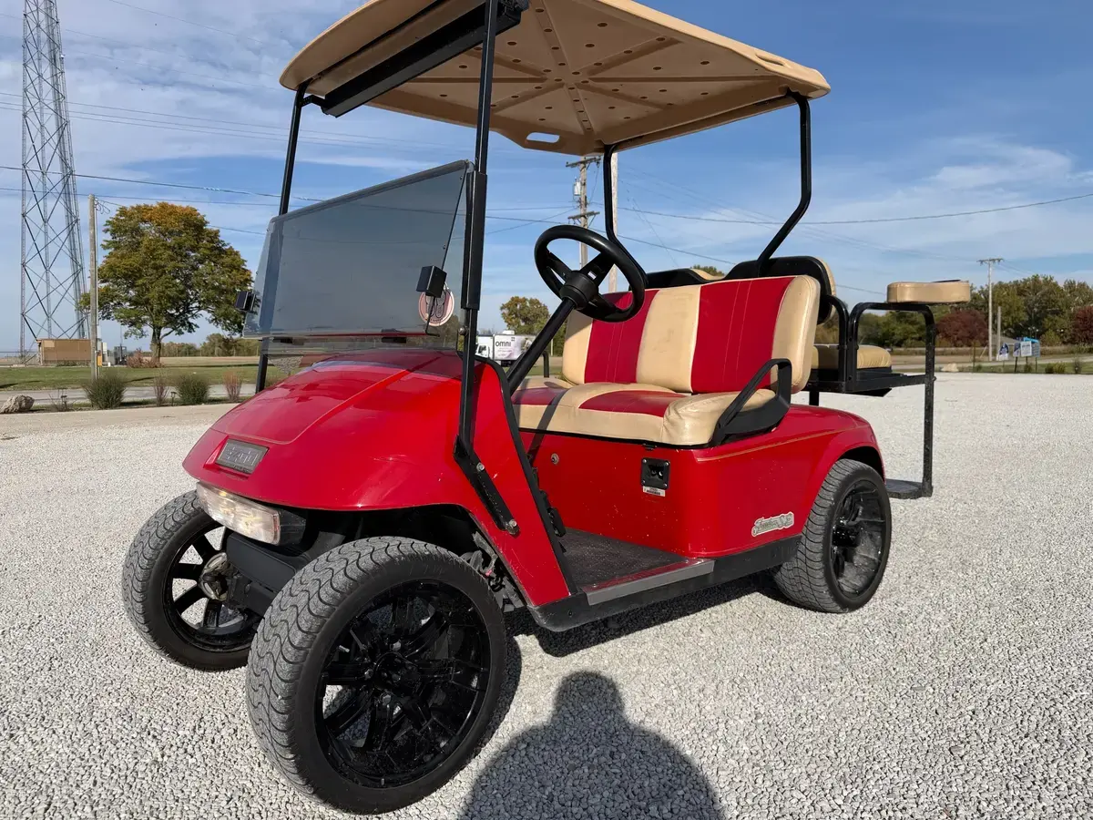 2005 E-Z-GO TXT photo 1