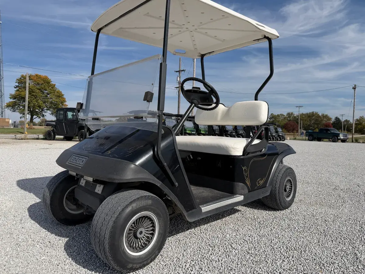 1998 E-Z-GO Golf cart photo 1