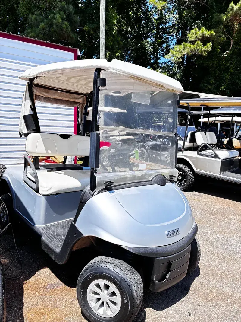 2022 E-Z-GO Gas photo 1