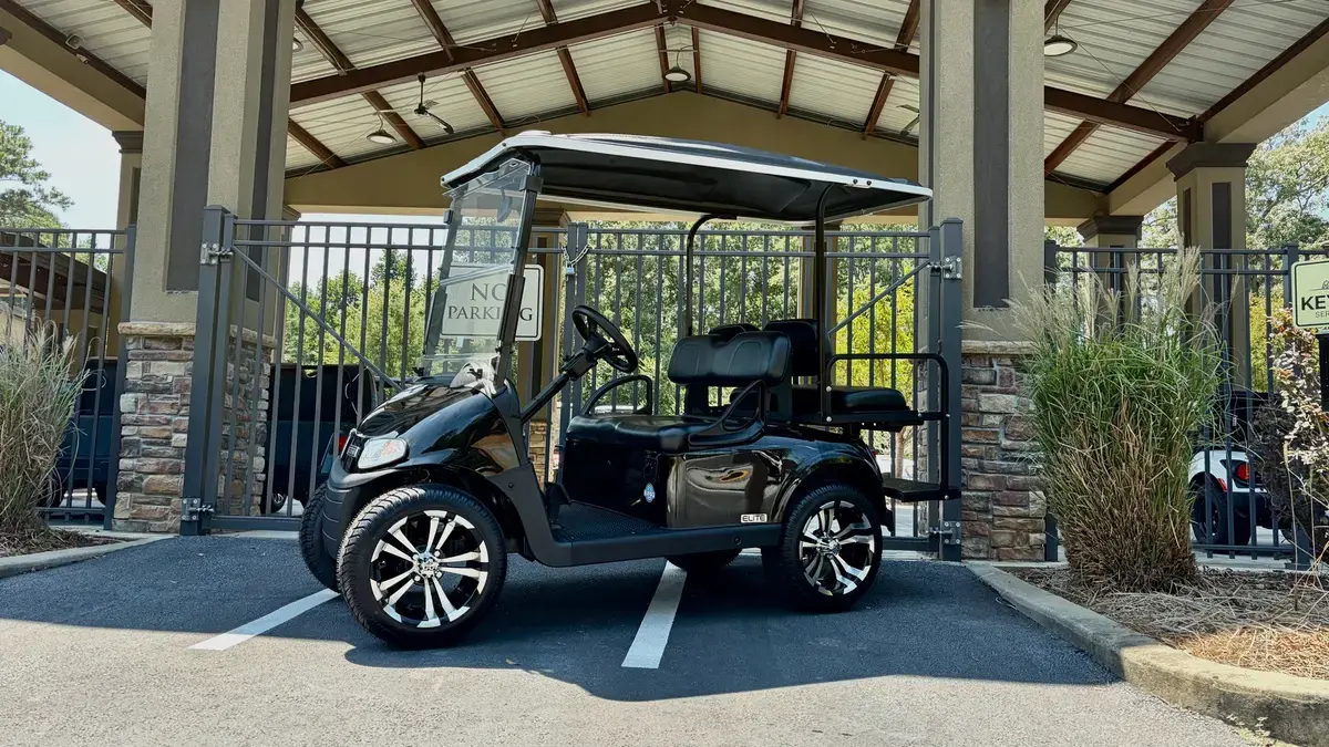 2021 E-Z-GO RXV photo 1