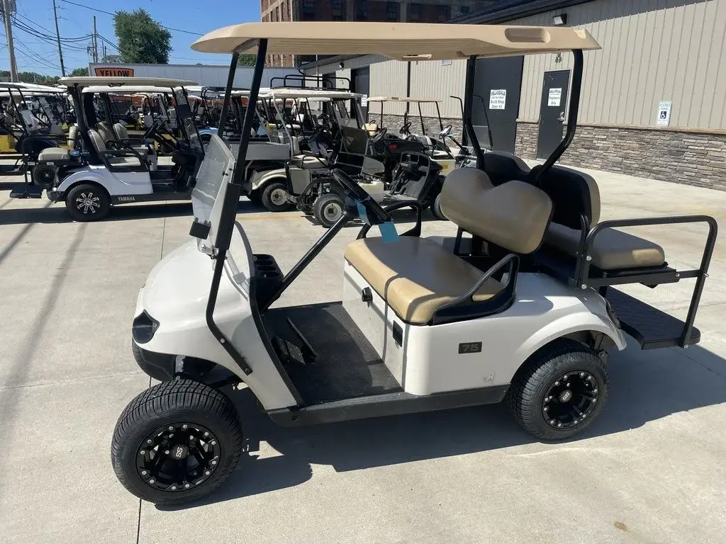 2021 E-Z-GO TXT photo 1
