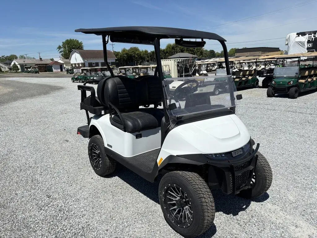 2026 E-Z-GO RXV ELiTE Lithium photo 1