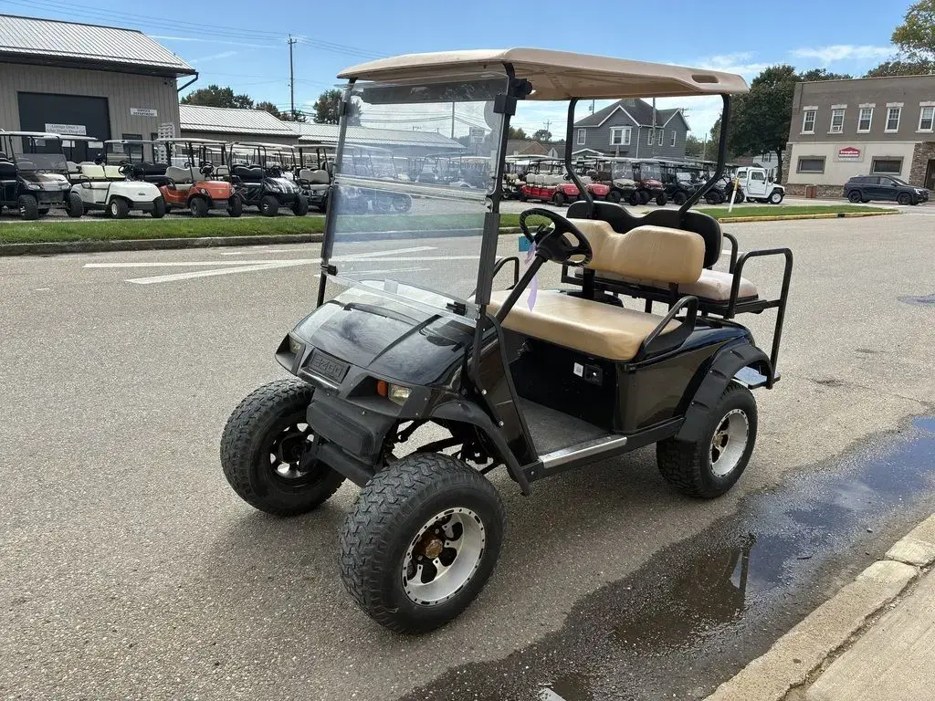 2010 E-Z-GO TXT photo 1