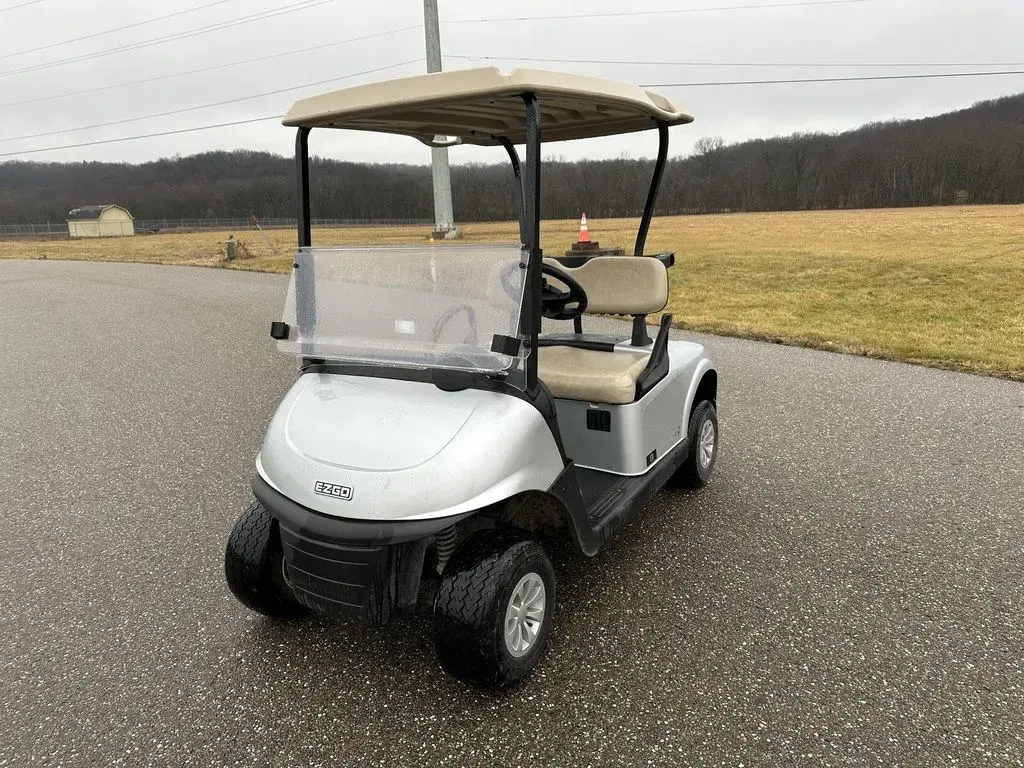 2022 E-Z-GO RXV photo 1