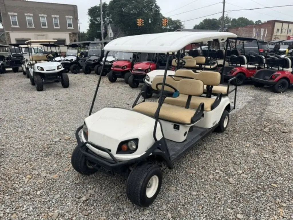 2014 Cushman Shuttle 6 Gas photo 1