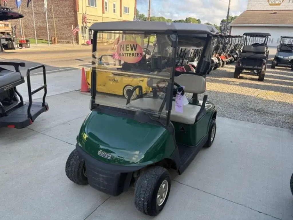 2018 E-Z-GO RXV photo 1
