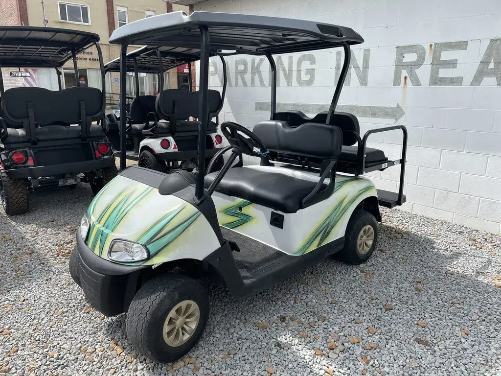 2018 E-Z-GO RXV photo 1