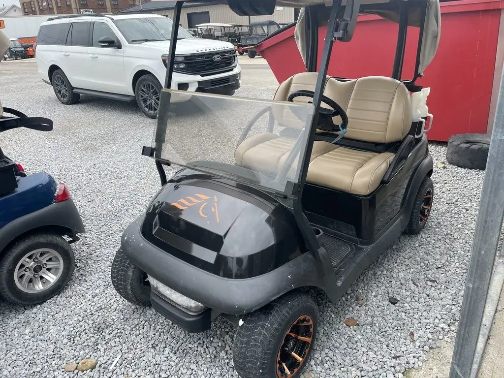 2010 Club Car Precedent Electric photo 1