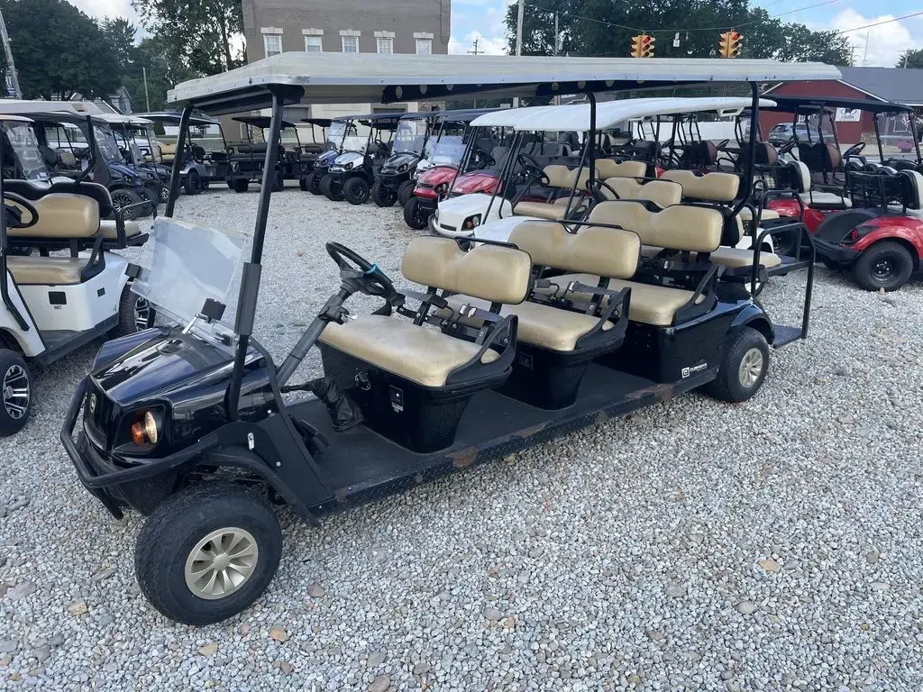 2016 Cushman Shuttle 8 photo 1