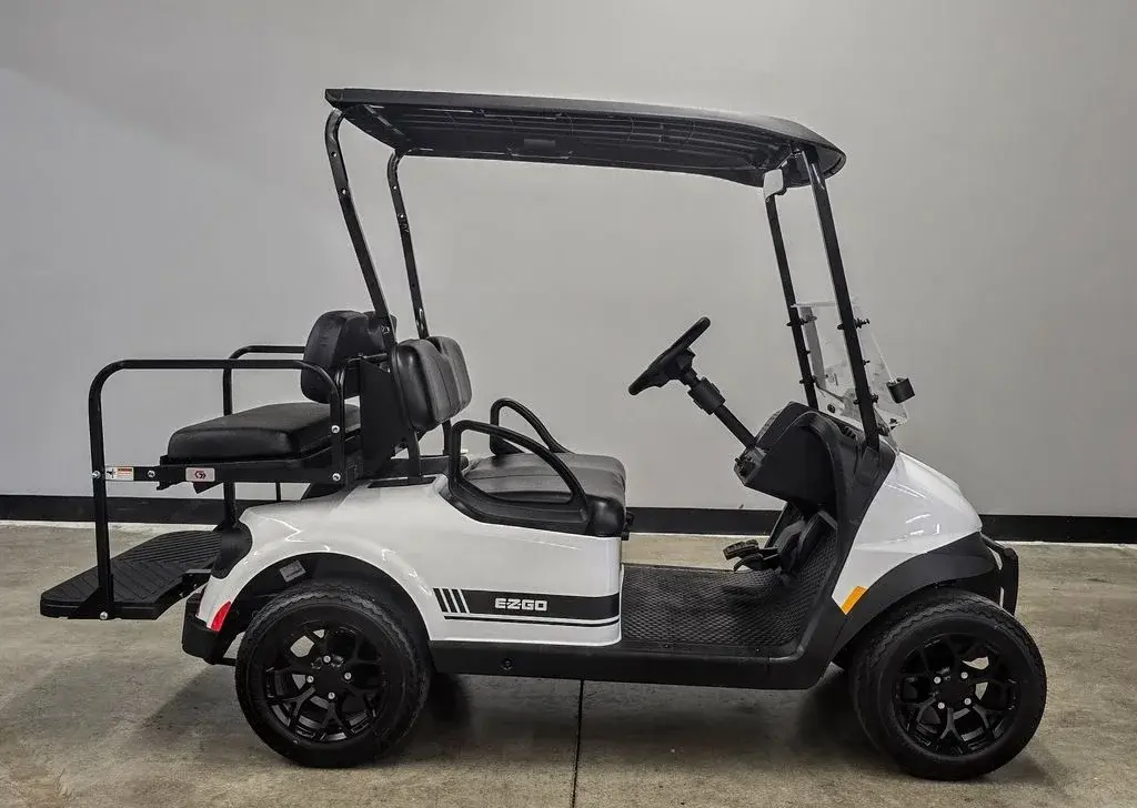 2027 E-Z-GO RXV 2 Valor S + 13.5 Gas Bright White photo 1