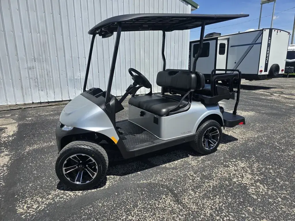 2026 E-Z-GO RXV 4 Valor S EX1 Sport Platinum photo 1