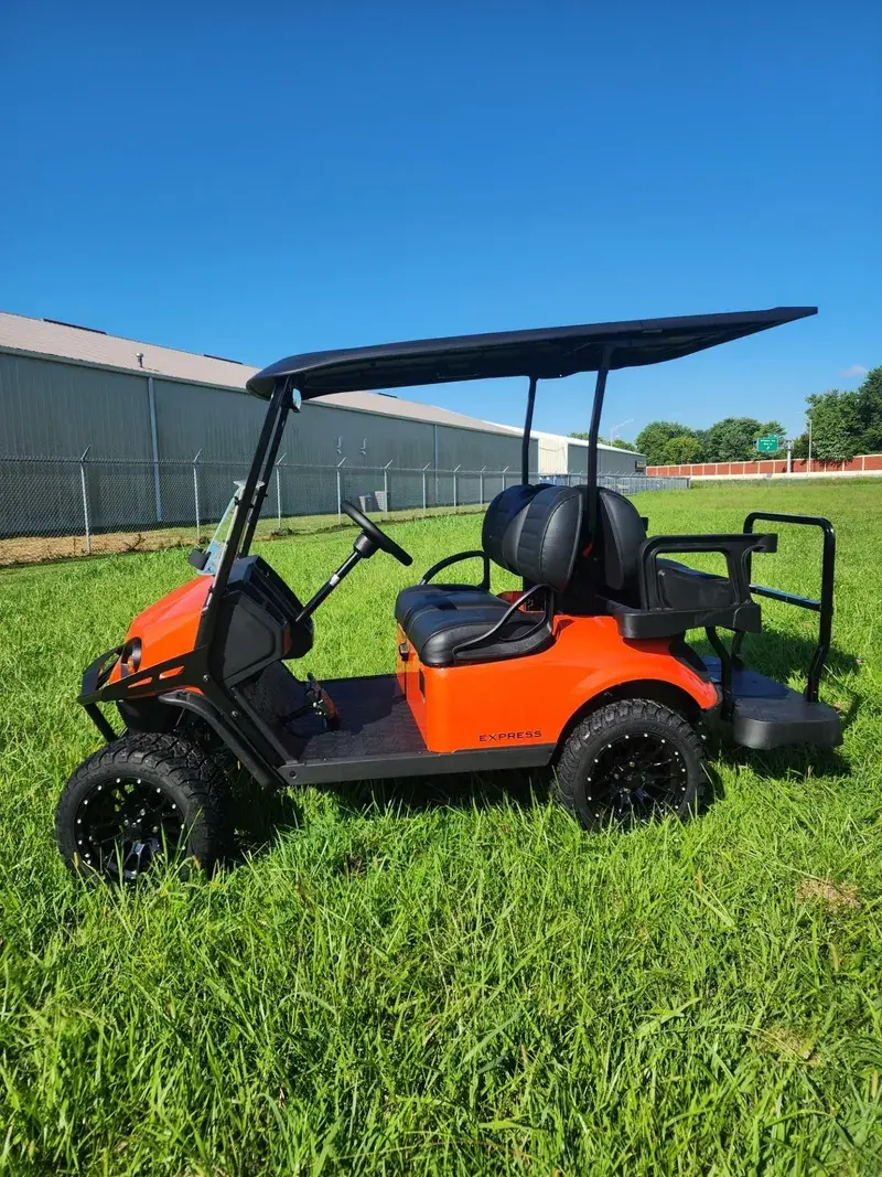 2025 E-Z-GO Express S4 photo 1