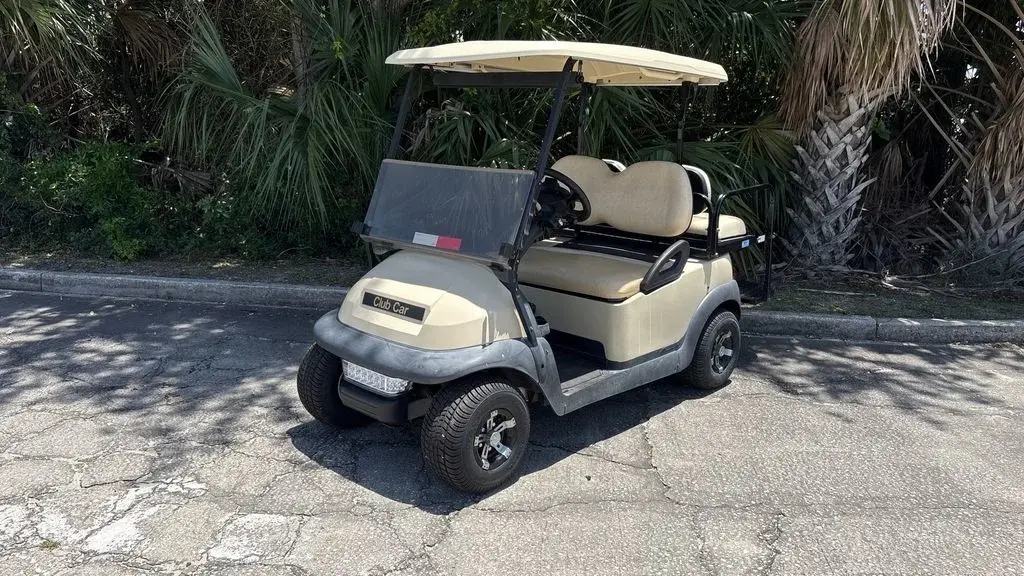 2010 Club Car Precedent Electric photo 1
