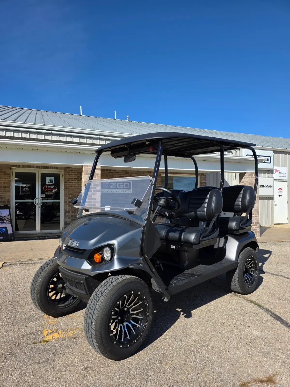 2023 E-Z-GO Liberty photo 1
