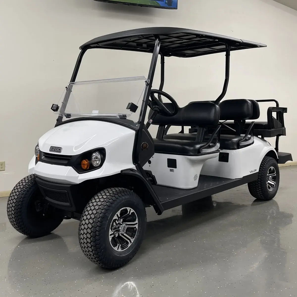 2024 E-Z-GO Valor 48V Electric photo 1
