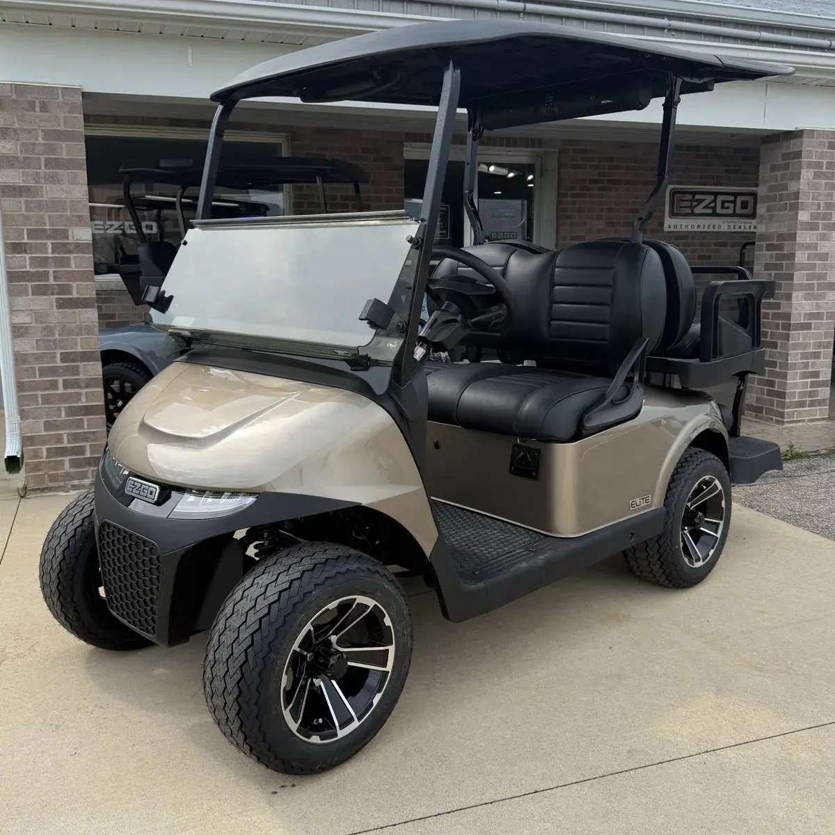 2026 E-Z-GO RXV 4 Touring ST ELiTE Lithium photo 1