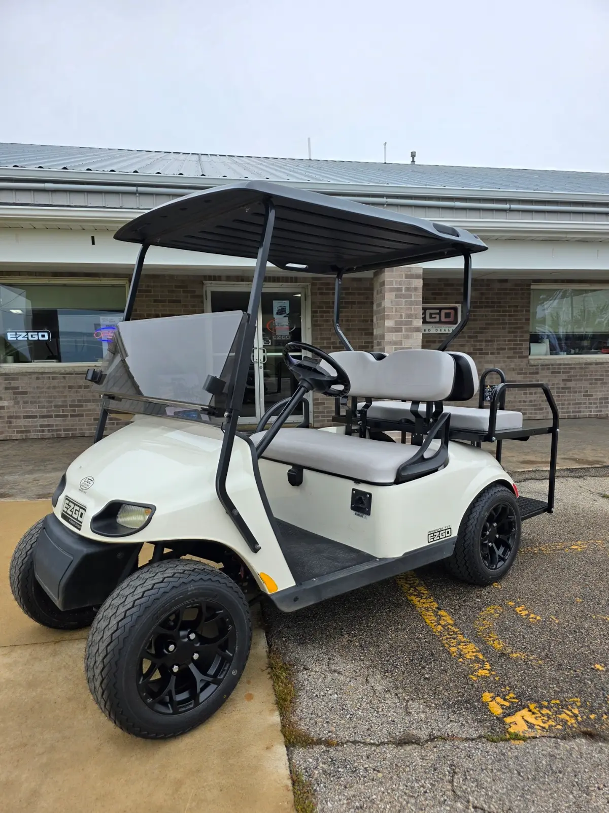 2015 E-Z-GO Freedom photo 1