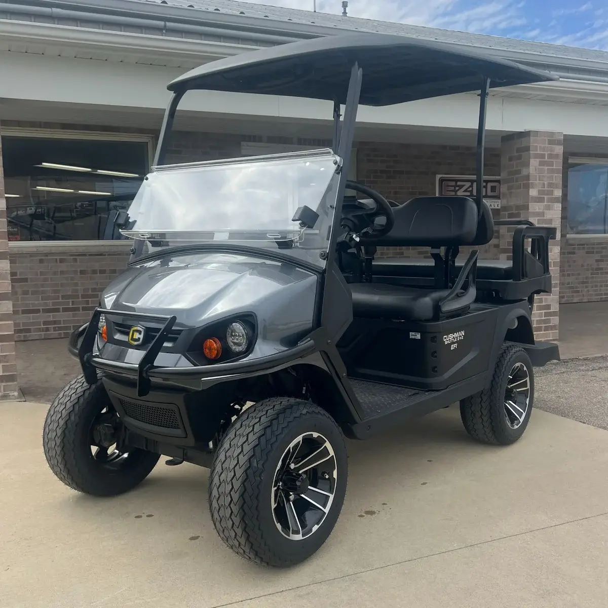 2024 Cushman Shuttle 2+2 Gas photo 1