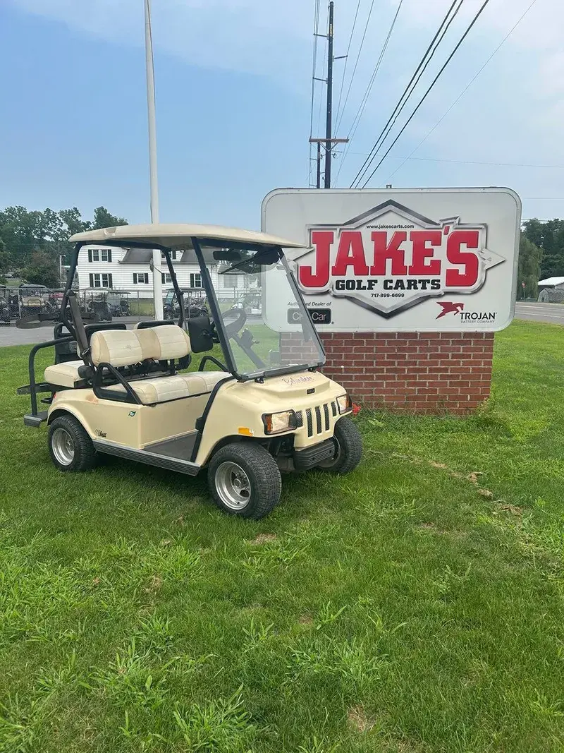 2010 Club Car Villager photo 1