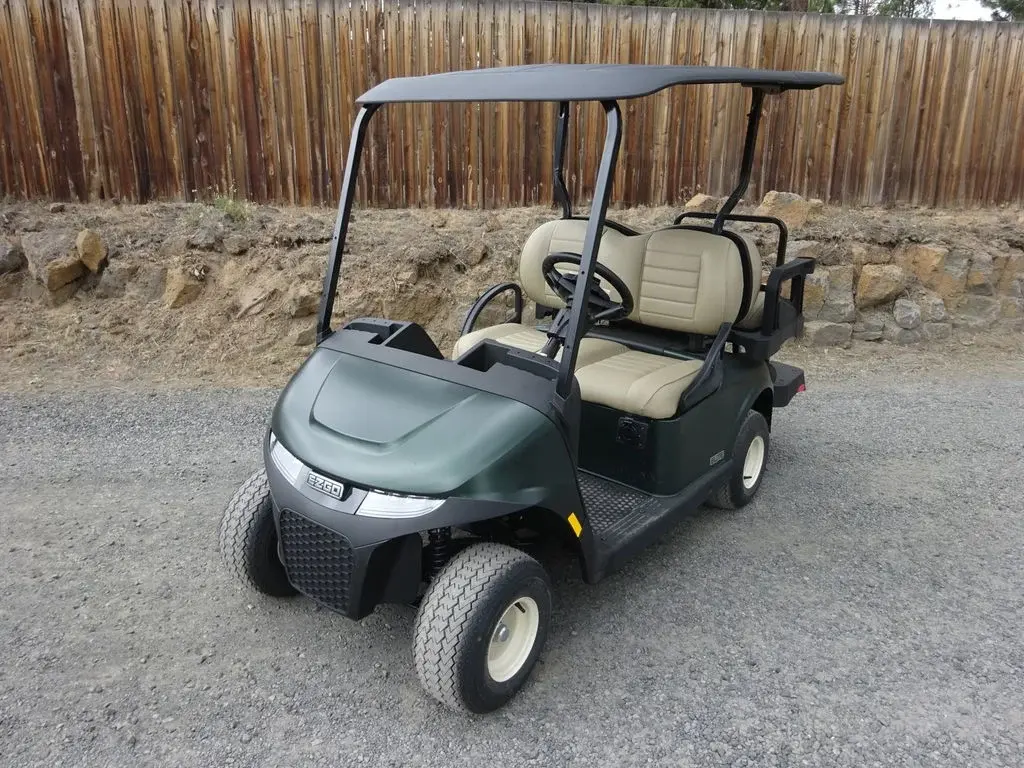 2025 E-Z-GO RXV photo 1
