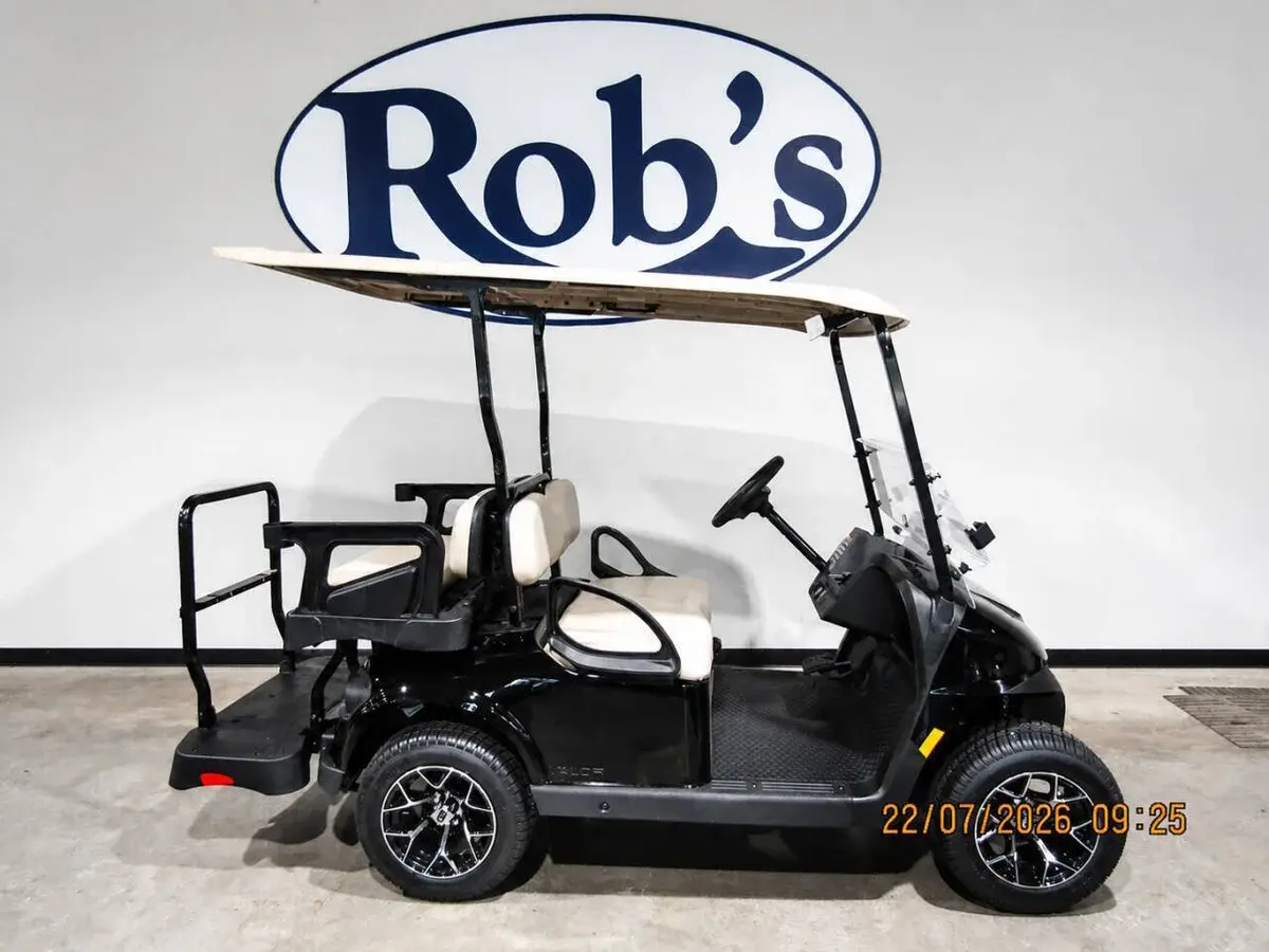 2027 E-Z-GO Valor 4 Passenger photo 1