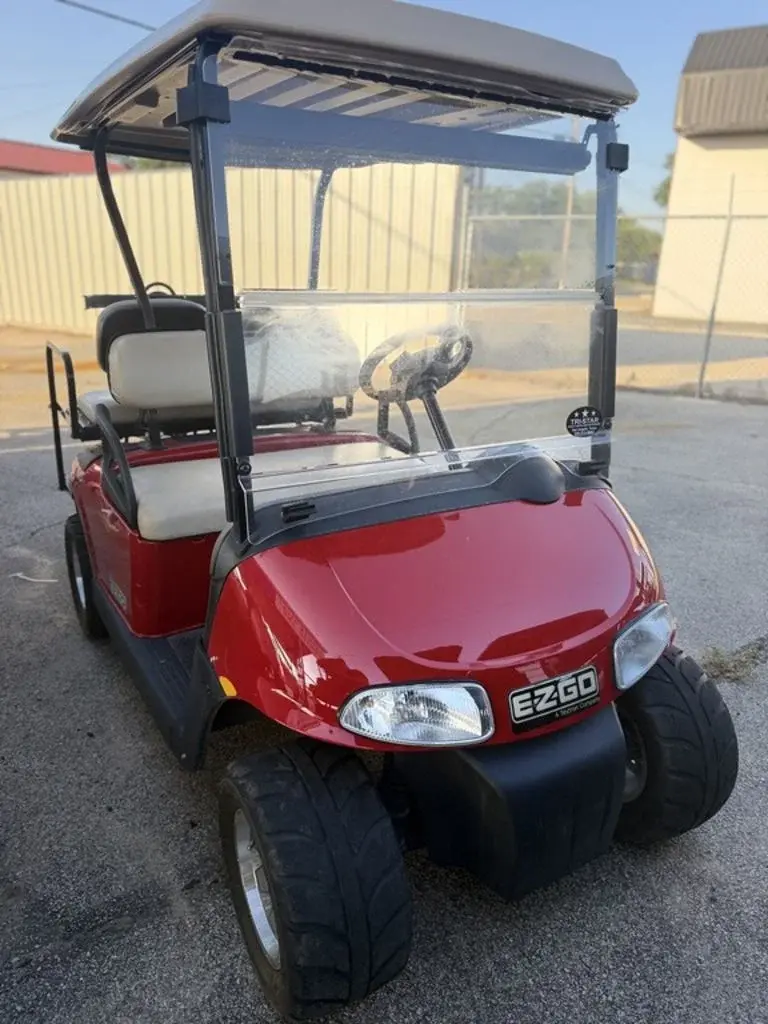 2015 E-Z-GO RXV photo 1