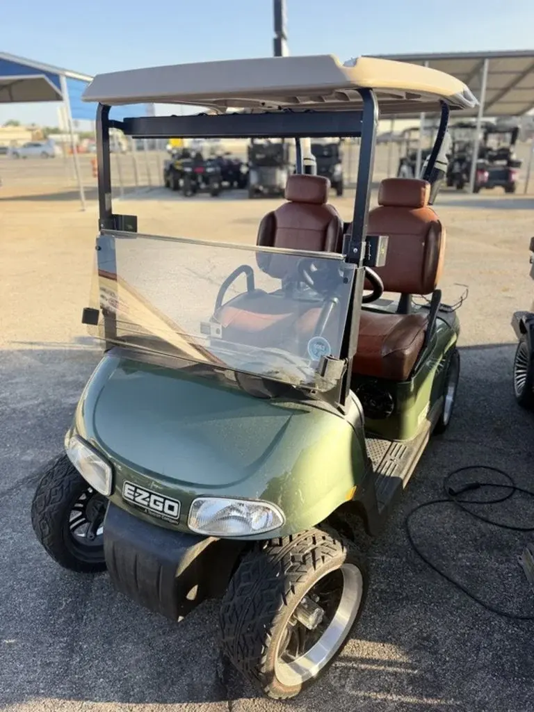 2015 E-Z-GO RXV photo 1
