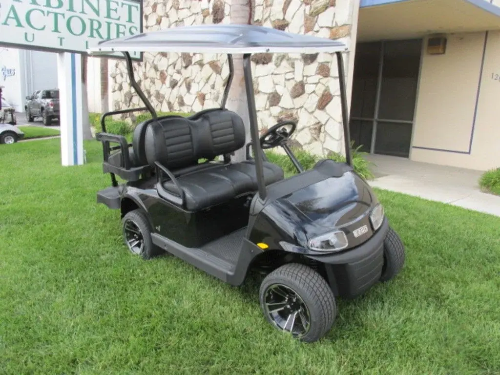 2023 E-Z-GO Freedom photo 1