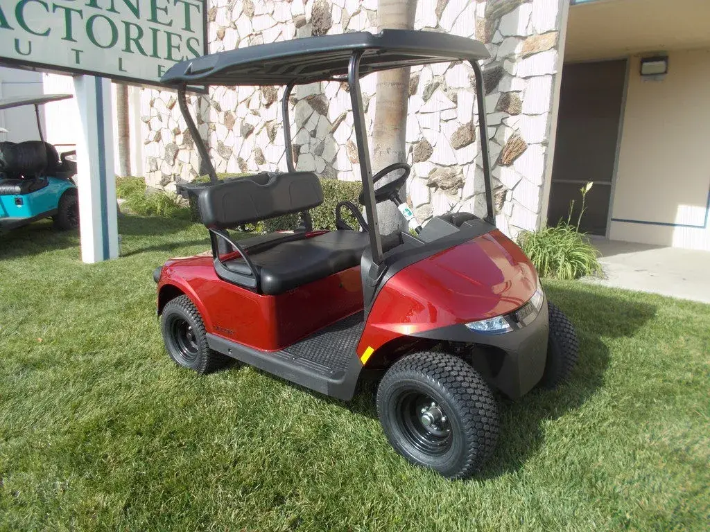 2025 E-Z-GO Valor photo 1