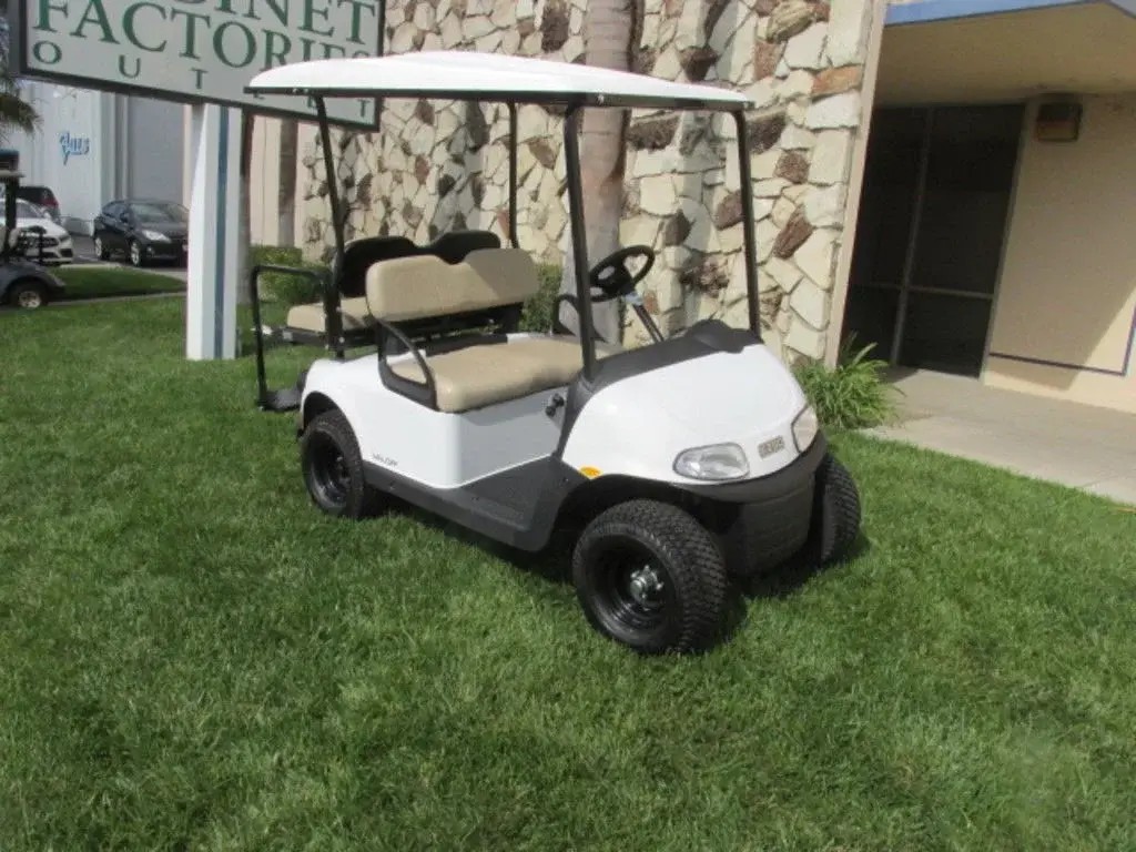 2023 E-Z-GO Valor photo 1