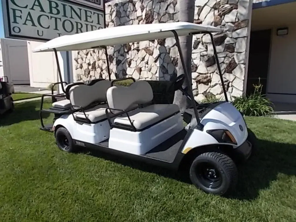 2025 Yamaha Drive2 Concierge® 4 Powertech AC photo 1