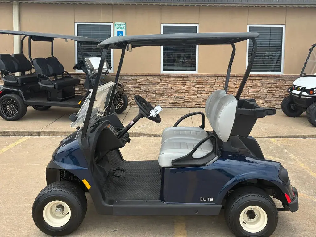 2025 E-Z-GO Freedom photo 1