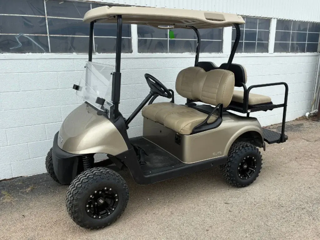 2022 E-Z-GO RXV photo 1