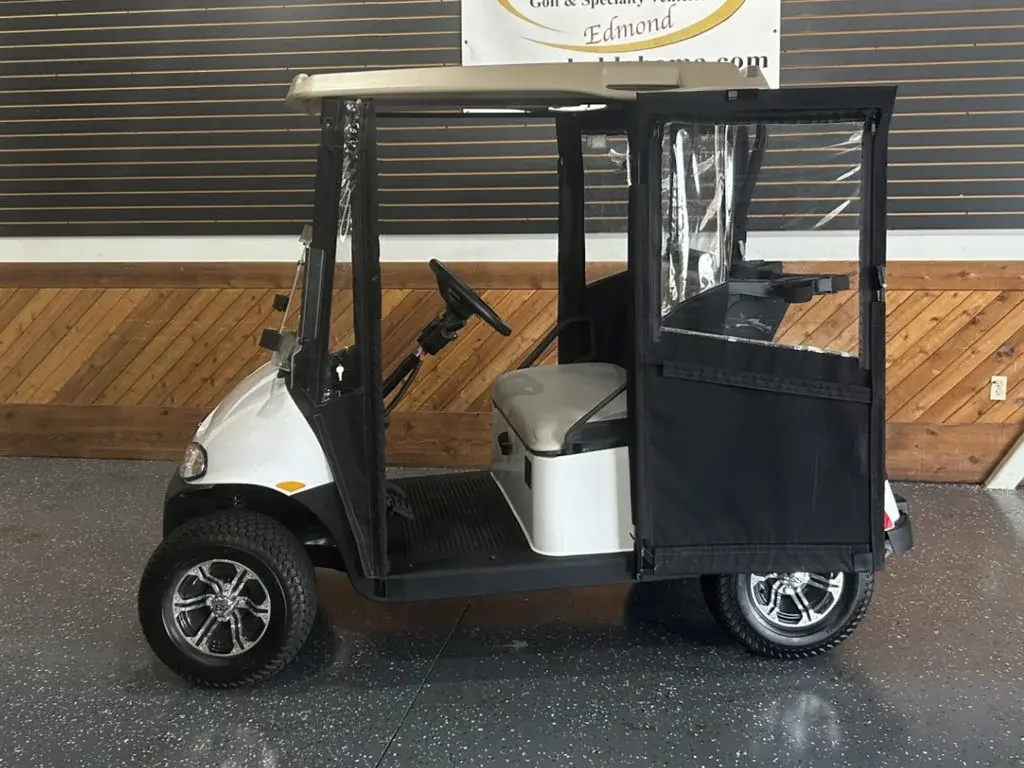 2023 E-Z-GO Valor photo 1