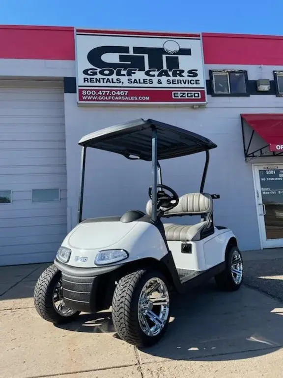 2019 E-Z-GO RXV photo 1