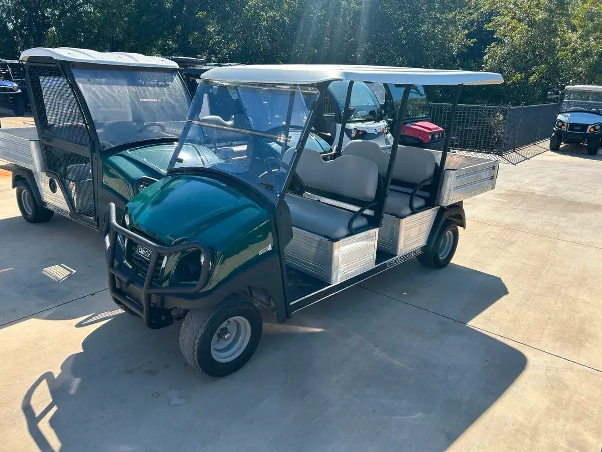 2017 Club Car Carryall Transporter Electric FLA 4 Passenger photo 1